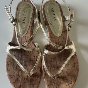 Guess Women's Gold Leather Reptile Print Metallic Strappy Flat Sandals Size 10